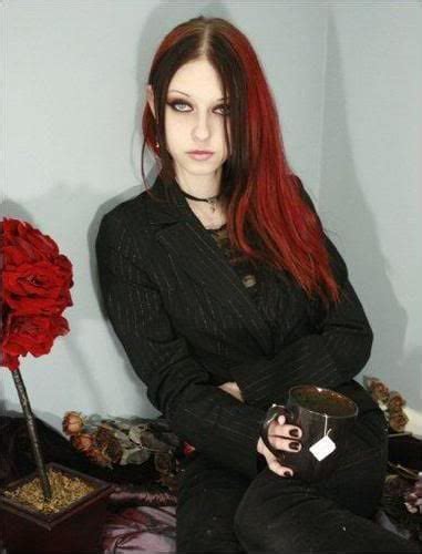 Are Goth Girls Still A Thing Liz Vicious And Yes She Does 9gag