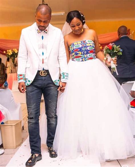 Ndebele author and activist, thando mahlangu, and his girlfriend, nqobile masuku, went to the boulders mall in mahlangu was wearing ndebele traditional attire. Lovely Couple In Ndebele Inspired Wedding Attire | Clipkulture | Clipkulture
