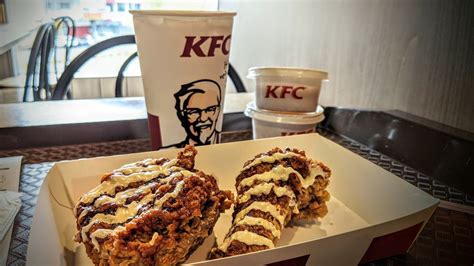 Kfc merupakan salah satu restoran cepat saji yang sangat ternama di indonesia. Menu Baru Daripada KFC, White BBQ Crunch Sedap Tapi Spoil ...