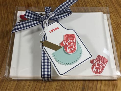 Printable recipe cards ~ this recipe cards are nice and simple, which i prefer. An Easy Recipe Card Box to Make as a Gift using the Apron ...