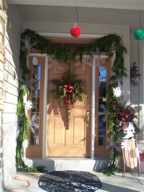 Before The Snow Sets In I Love Fresh Garland Around The Front Door A