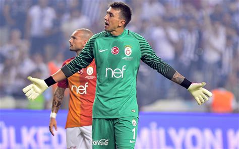 Download Wallpapers Fernando Muslera Match Goalkeeper Galatasaray
