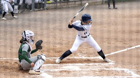 Softball Team Sweeps Doubleheader Against Skidmore College The Ithacan