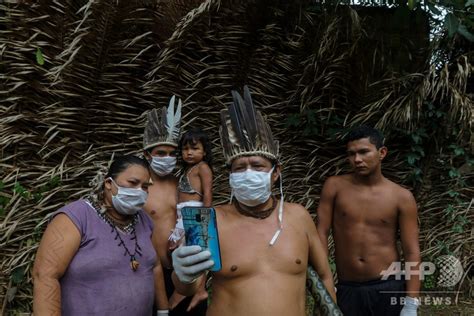 【今日の1枚】頼みの綱はスマホ、助言求めるアマゾン先住民 写真4枚 国際ニュース：afpbb News
