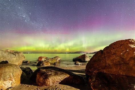 Huge Aurora Australis Lights Up Tasmanian Sky