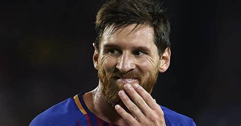 Lionel Messi Demands Barcelona Snap Up Psg Winger Angel Di Maria