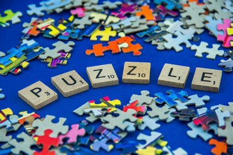 Puzzle Word Surrounded By Pieces Creative Commons Bilder