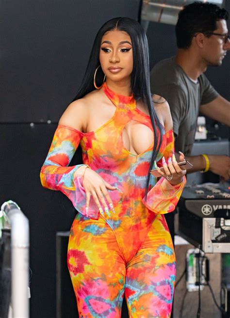 Find Some Shade And Settle Down For Some Flamin Hot Cardi B Pictures Cardi B Picture