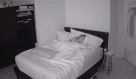 Asegura Haber Filmado Actividad Paranormal En Su Dormitorio