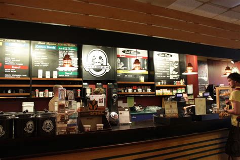 Santa cruz coffee houses are watering holes for artists and coffee patrons alike, offering those who wander in the chance to congregate with friends and fellow writers or artists in a caffeinated but relaxed atmosphere. A dire la verita...: Santa Cruz Coffee Roasting Co