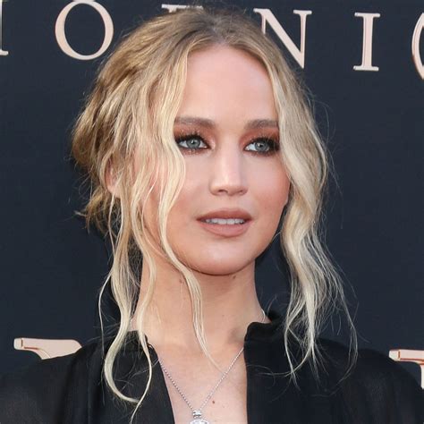 Jennifer Lawrence Leaves Fans Speechless In Waist Cinching White Mini