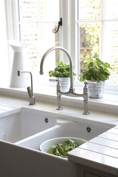 Mulberry cottage: classic english country kitchen