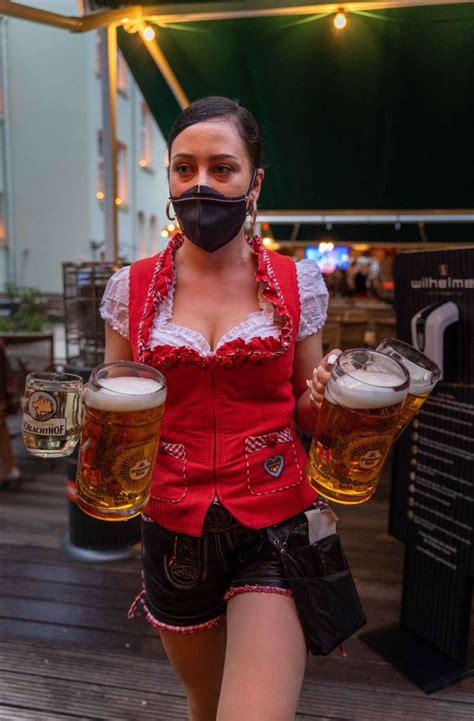 So Siehts Aus Wenn In Der Pandemie In Dirndl Und Lederhosen Gefeiert