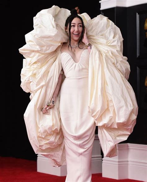 Singer noah cyrus' 2021 grammy awards certainly grabbed attention as fans were left wiping tears after memes of her look surfaced online. Celebrity Red Carpet