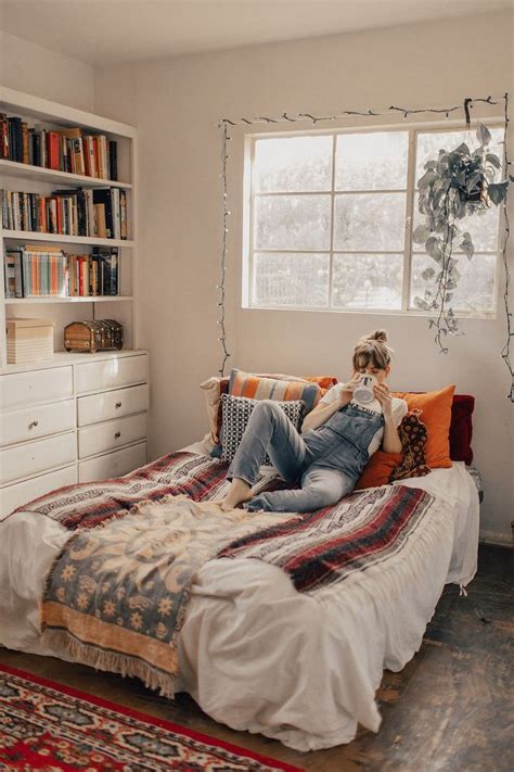 Stunning 40 Cozy Small Bedroom Ideas 40