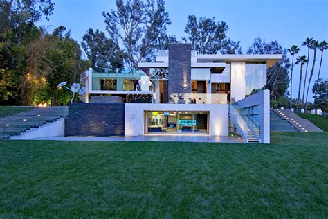 Eco Friendly Modernist Luxury Mansion In Beverly Hills