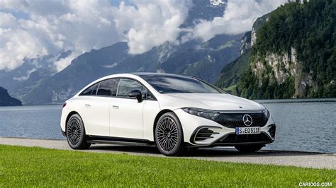 2022 Mercedes Benz EQS 580 4MATIC Color Diamond White Front Three