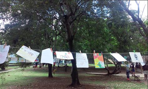 C'est sous le préau de l'école que les élèves ont accroché, jeudi dernier, leurs dessins, avec cette année comme thème « ma vie vue d'ici ». Participation à la grande lessive | Collège Paul Hermann