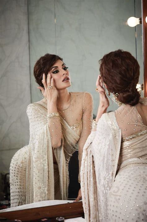 Jacqueline Fernandez Looks Stunning In Tarun Tahilianis Chikankari