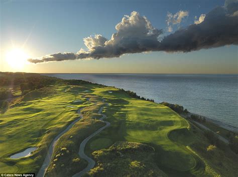 Photos Reveal The Worlds Most Beautiful Golf Courses Daily Mail Online