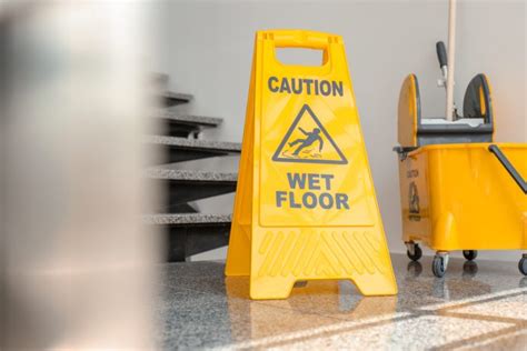 come funziona la pulizia delle scale di un condominio le regole da seguire impresa di pulizie