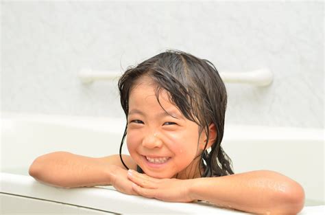 「いつから一人でお風呂に入れる」子どもが一人でお風呂に入り始める【年齢】と【準備方法】【東京ガス都市生活研究所】 東京ガス ウチコト