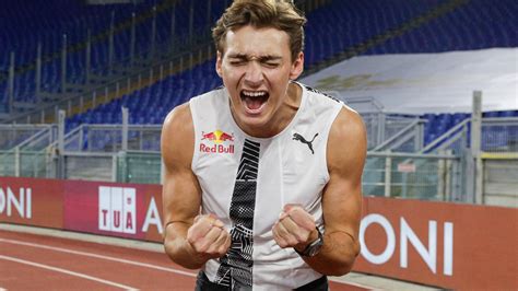 Every year pole vaulters from around the world compete in various championships. Mondo Duplantis breaks outdoor pole vault world record
