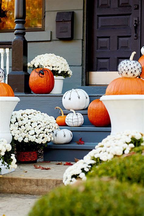 Front Porch With Pumpkins White Flowers C675eacb Pumpkin Display