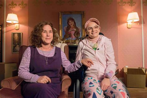 Watch Joey King As Gypsy Rose Blanchard In Hulu S The Act First Trailer