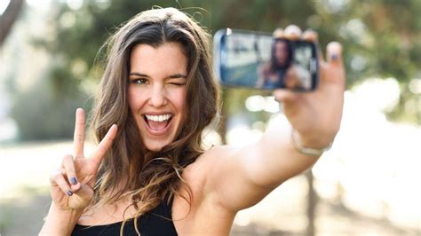14 things you should know before dating a girl who s obsessed with social media cosmopolitan