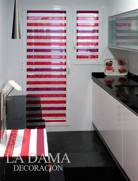 Tamaños, telas, colores, diseños y un sinfín de dudas existenciales que no nos permiten tomar buenas desiciones a la a continuación veremos series de espacios con sus respectivas ideas para cortinas modernas. CORTINA DE COCINA Y MANTEL A JUEGO | CORTINA DE COCINA Y ...