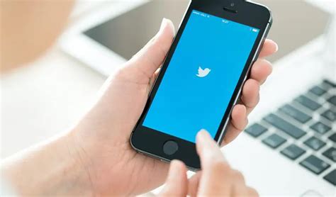 Twitter Rolls Out In Stream Video Ads