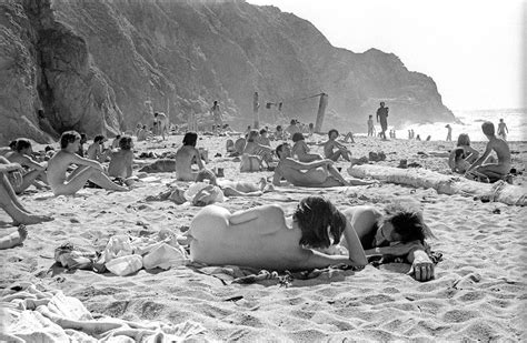 25 Pictures That Show Just How Far Out Beach Life Was In 70s Beach