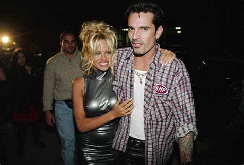Everything Tommy Lee Has Said About Hulus Pam And Tommy Series