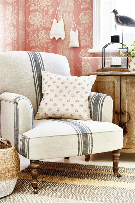 Chairs are often thought of as functional items. Traditional cozy nook/relaxing corner. | Living room ...