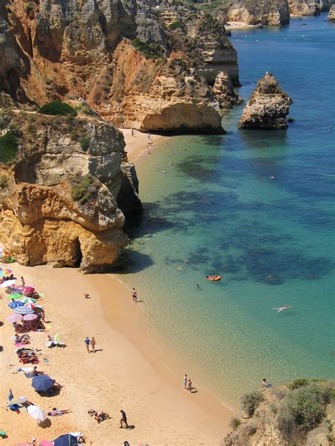 Lagos's rainy season lasts from may to september during which period it receives extreme amounts of rain which sometimes leads to extreme floods. Lagos, Portugal photo on Sunsurfer