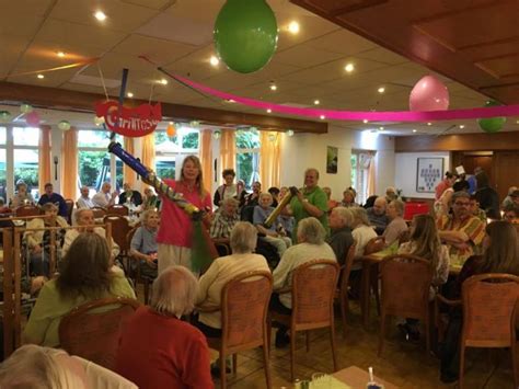 Die einrichtung bietet mehr als 200 bewohnern ein schönes zuhause, wo der mensch an erster stelle steht. Aktuelles - Senioren- und Therapiezentrum "Haus an der Stör"