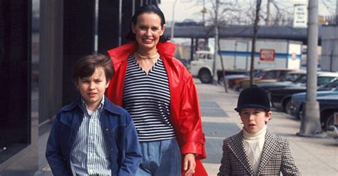 Gloria Vanderbilt Witnessed Her Son Sitting On A Balcony S Edge Moments Before His Life Ended