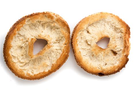 Please Dont Do These 7 Things To Your Bagel The Nosher