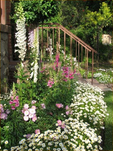 44 Pretty Cottage Garden Border Ideas In 2020 With Images Cottage Garden Borders Garden