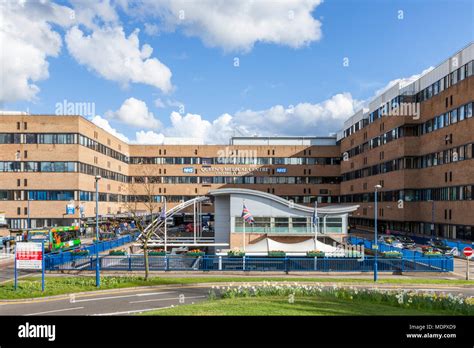 Main Entrance To The Queens Medical Centre The Qmc Is Part Of The