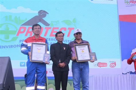 Pertashop (pertamina shop) adalah outlet penjualan pertamina berskala tertentu yang dipersiapkan untuk melayani kebutuhan konsumen bbm non subsidi, lpg non subsidi, dan produk ritel pertamina. Pertamina Raih Dua Rekor MURI : Harian Pelita News