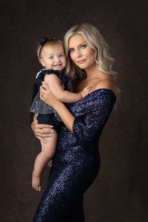 Mothers Day Photoshoot Ideas • Lindsay Walden Photography • Fort Worth Newborn Photographer