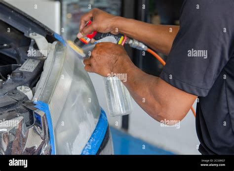 Mechanics Hand Is Polishing The Cars Headlight Stock Photo Alamy