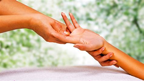 Massage Des Mains Et Des Bras Comment Masser Les Mains Détente Relaxation Youtube