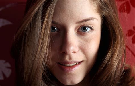 Обои femjoy face close up brunette erotic model danica look girls smile gaze картинки