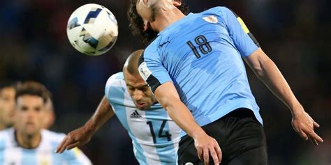 El encuentro comenzará a las 7 de la noche y será transmitido por el canal caracol. A qué hora juega Uruguay vs Argentina por eliminatorias al ...