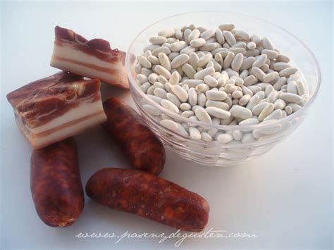 Verter en una cazuela y cubrir con el mismo agua 1 cm por encima de las el tiempo de cocción depende de la calidad de la alubia. PASEN Y DEGUSTEN: ALUBIAS BLANCAS CON CHORIZO