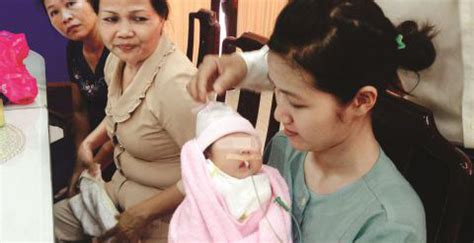 Dù về bệnh viện từ dũ từ ngày 20.4 nhưng đến ngày 26.4 mới khai nhập cảnh trái phép. Bệnh viện Từ Dũ: bác sĩ tắc trách, thai nhi gặp rủi ro ...