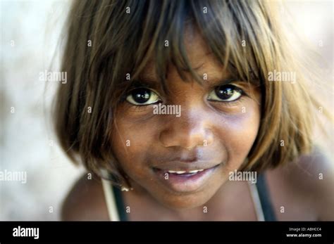 niño aborigen fotografías e imágenes de alta resolución alamy